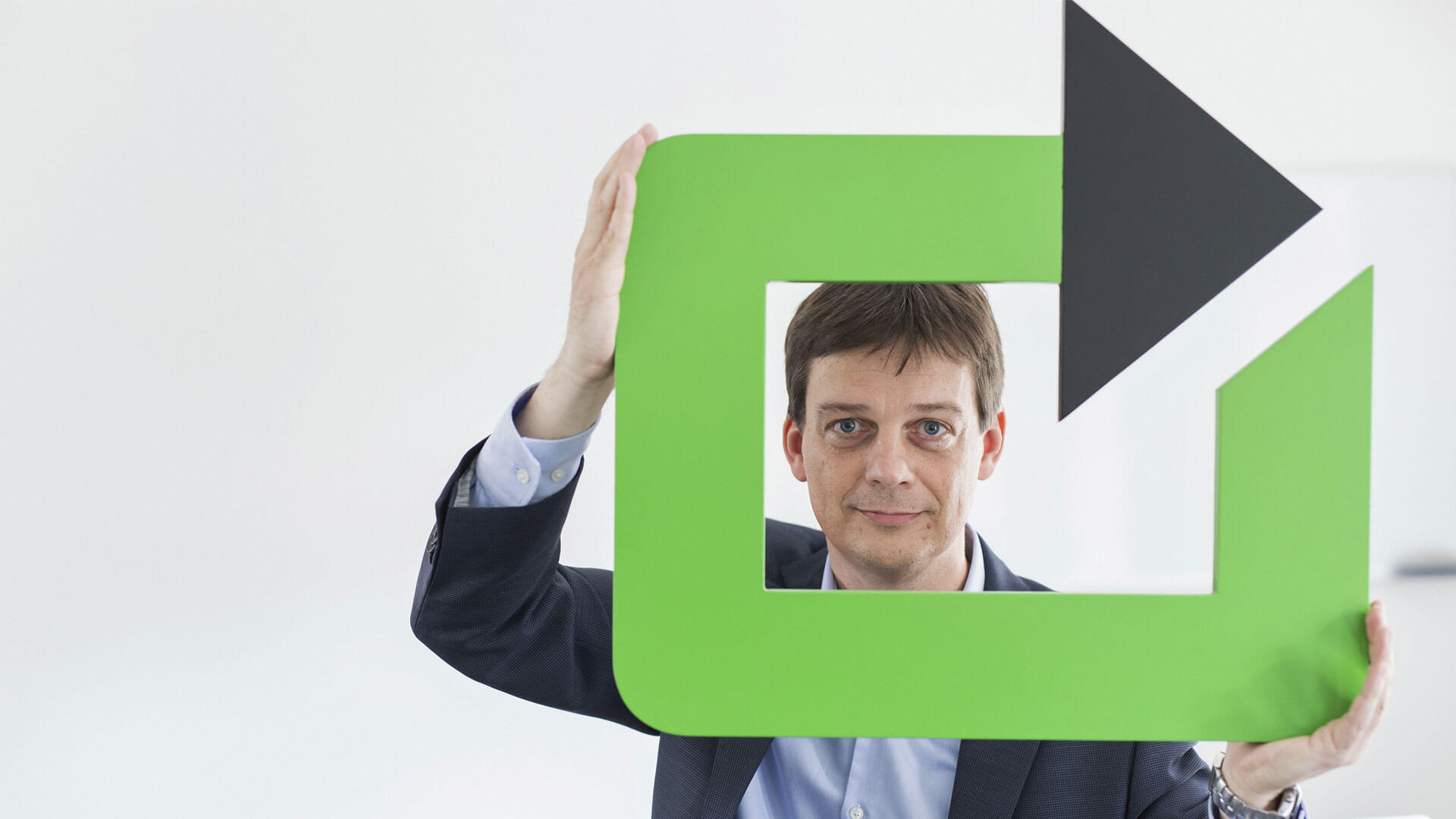 Lucom Logo und Geschäftsführer